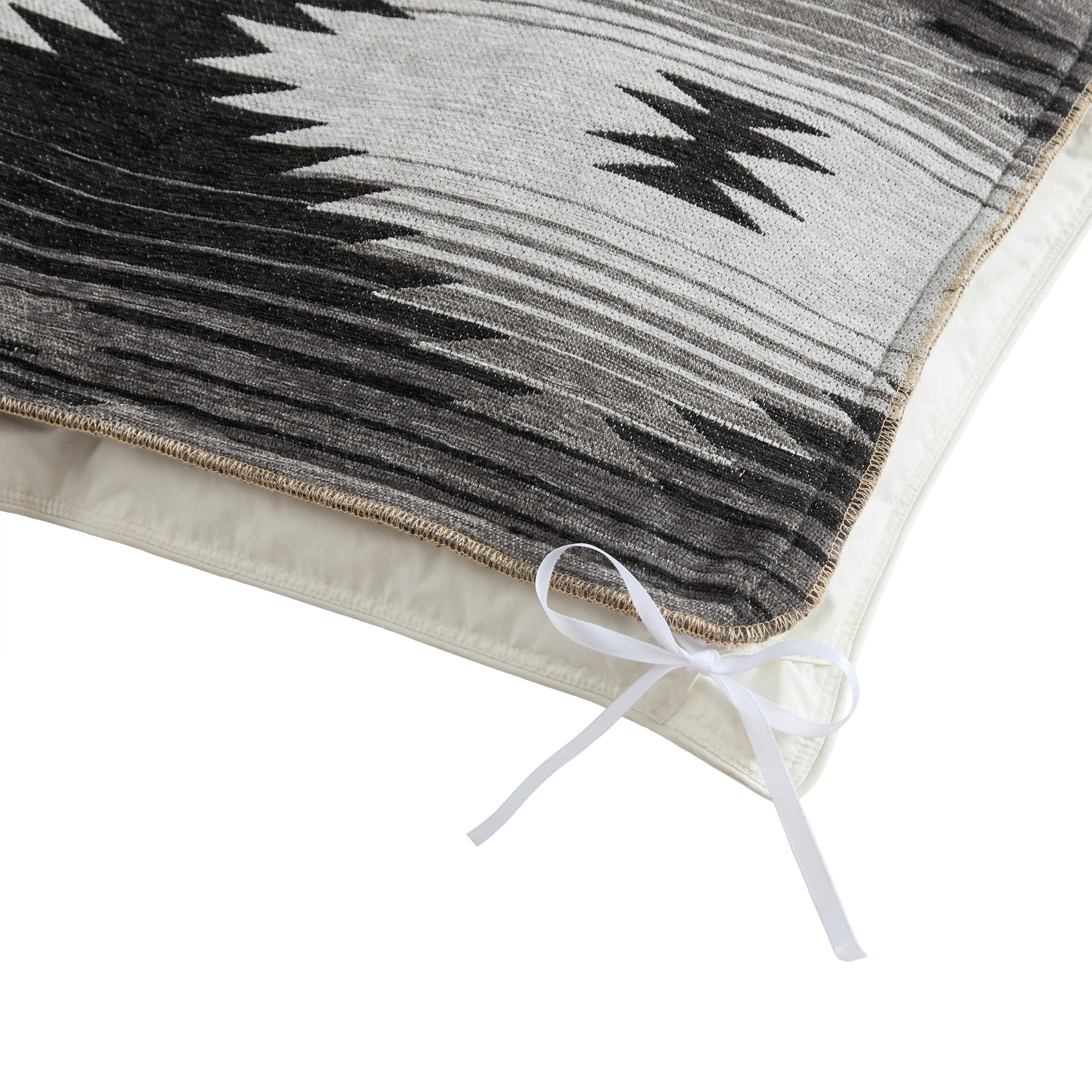 Black Mesa Duvet Detail