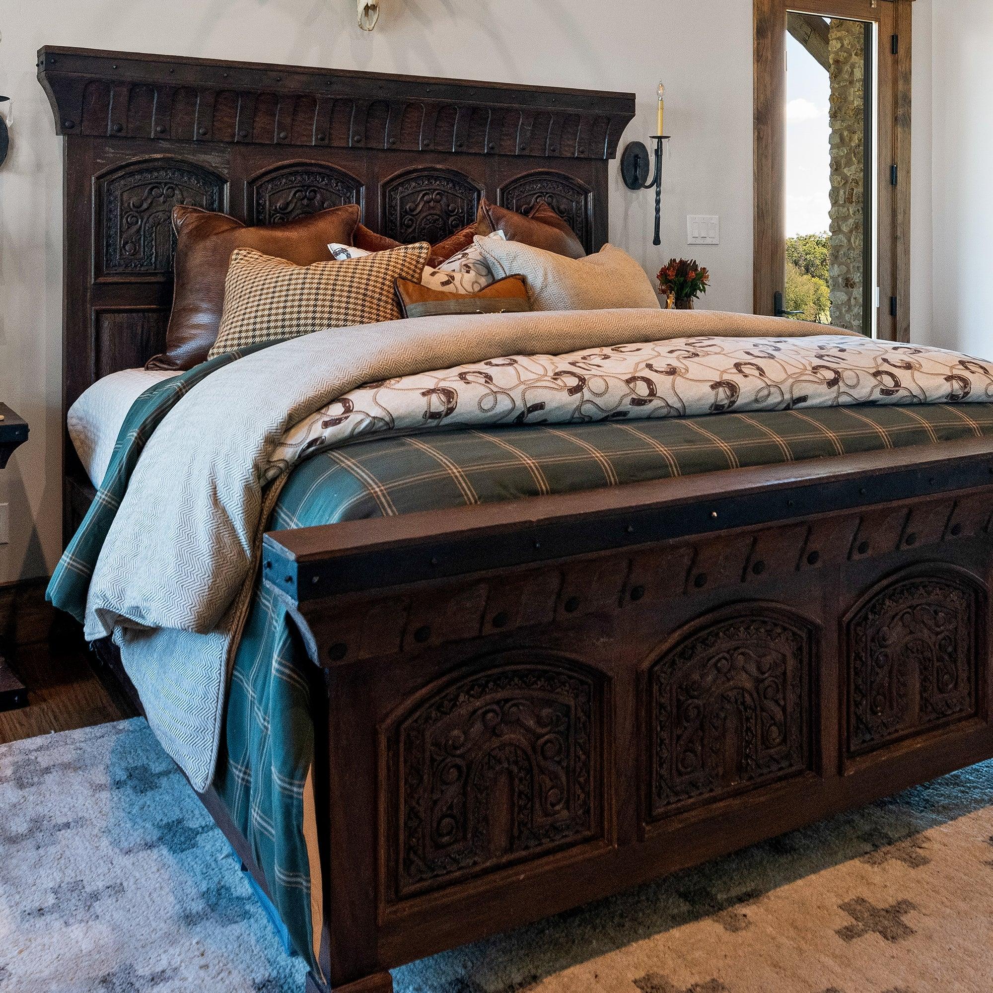 100% cotton duvet and comforter sets featuring brown horse shoes and rope over a cream background - Your Western Decor