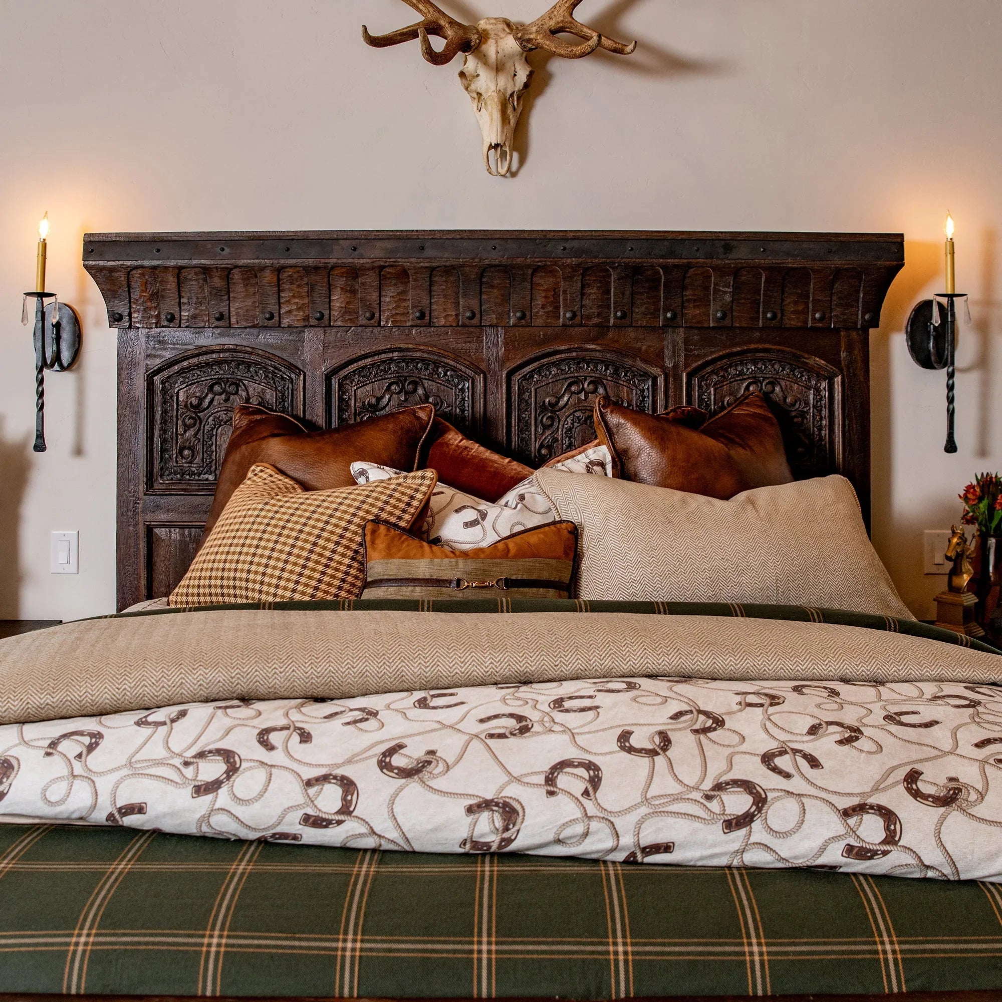 100% cotton duvet and comforter sets featuring brown horse shoes and rope over a cream background - Your Western Decor