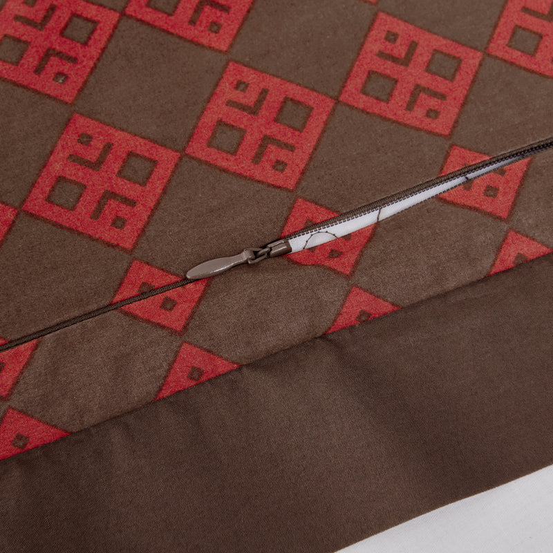 Zipper closure on Rushmore lodge pillow sham