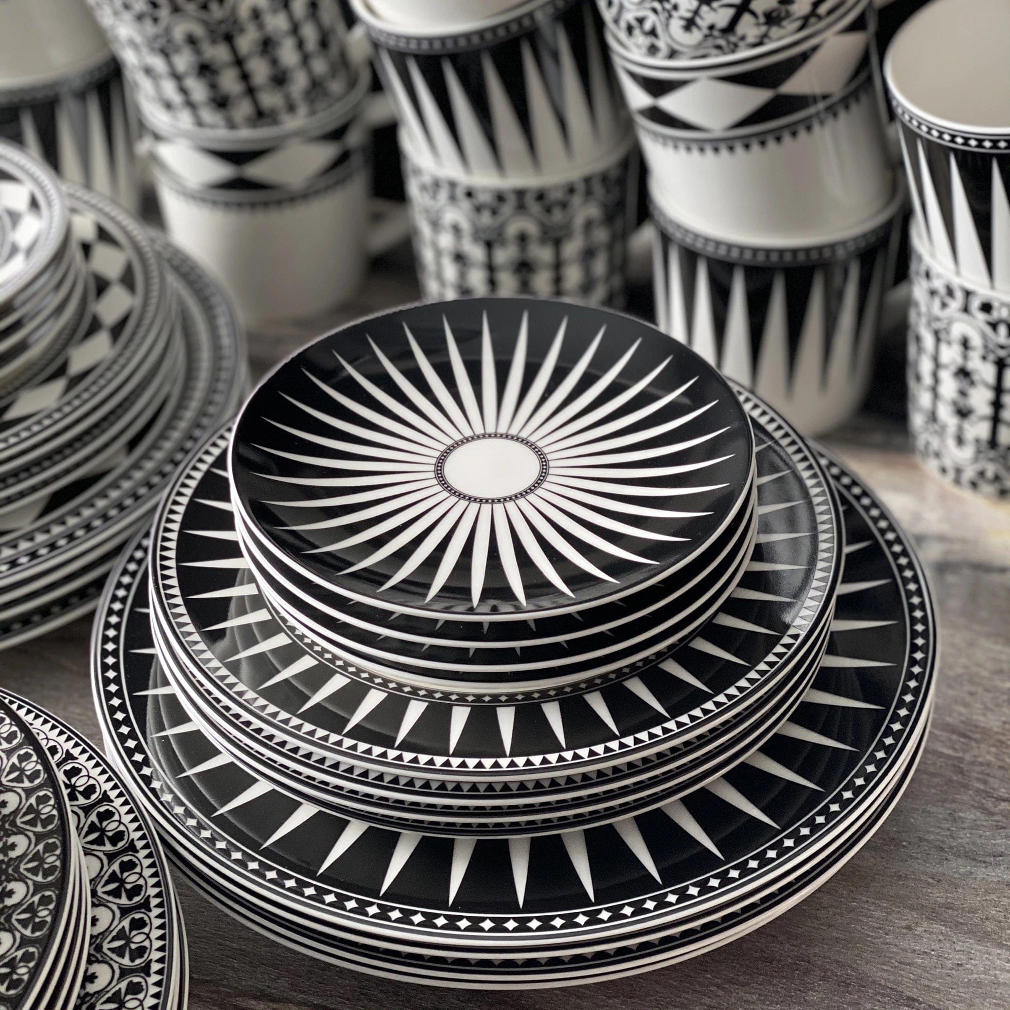 http://yourwesterndecorating.com/cdn/shop/products/black-burst-porcelain-dishes-set-your-western-decor.jpg?v=1666148318