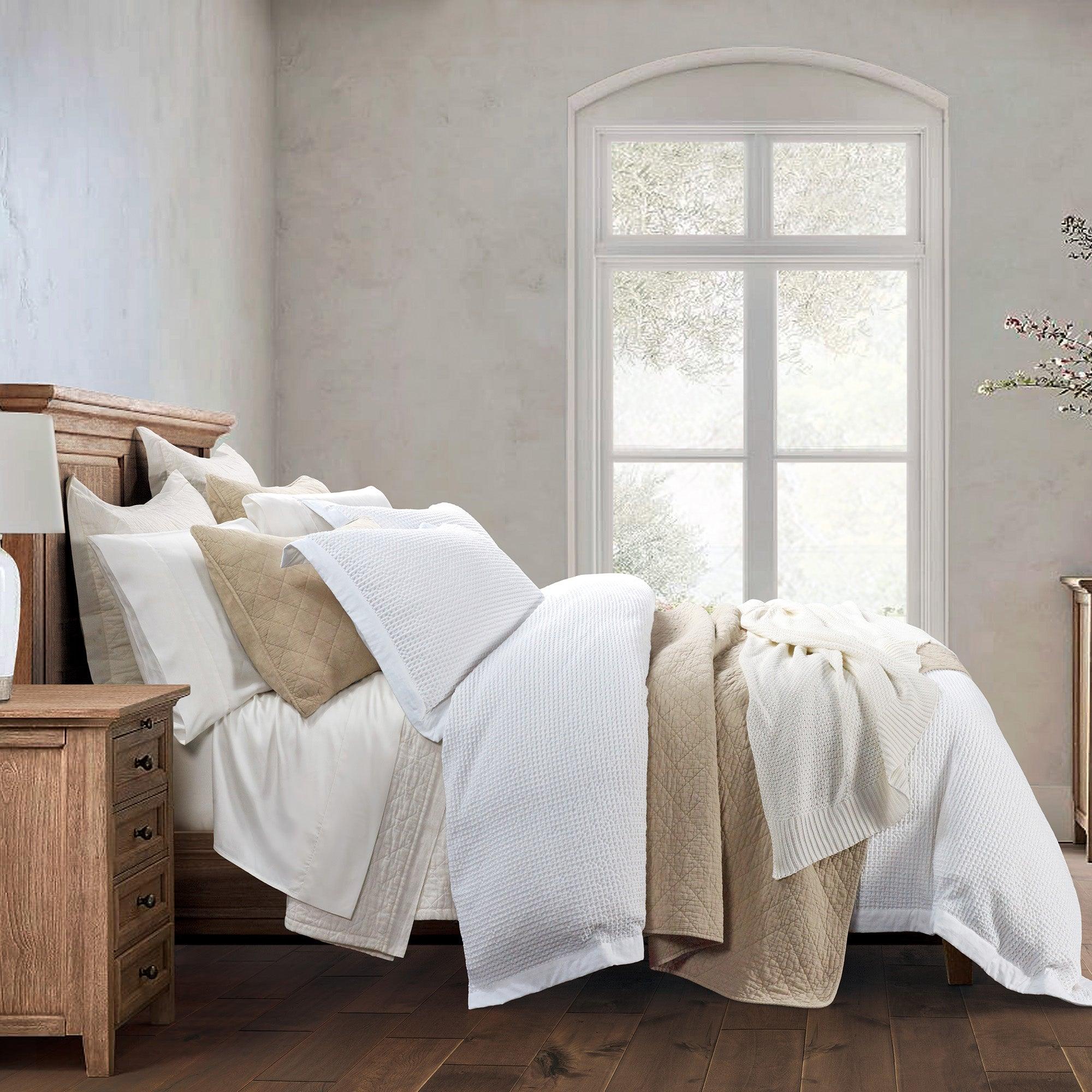 Layered bedding ensemble - Your Western Decor