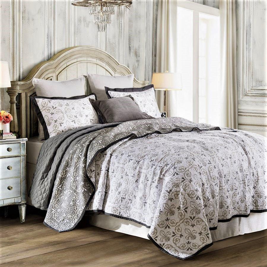 Reversible Fleur De Lis Quilted Bedding Set - Your Western Decor