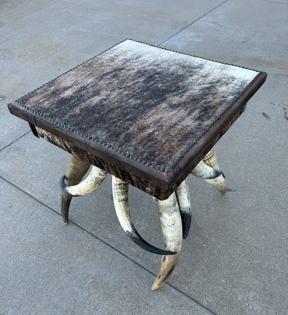 Steer horn and cowhide western side table - Your Western Decor