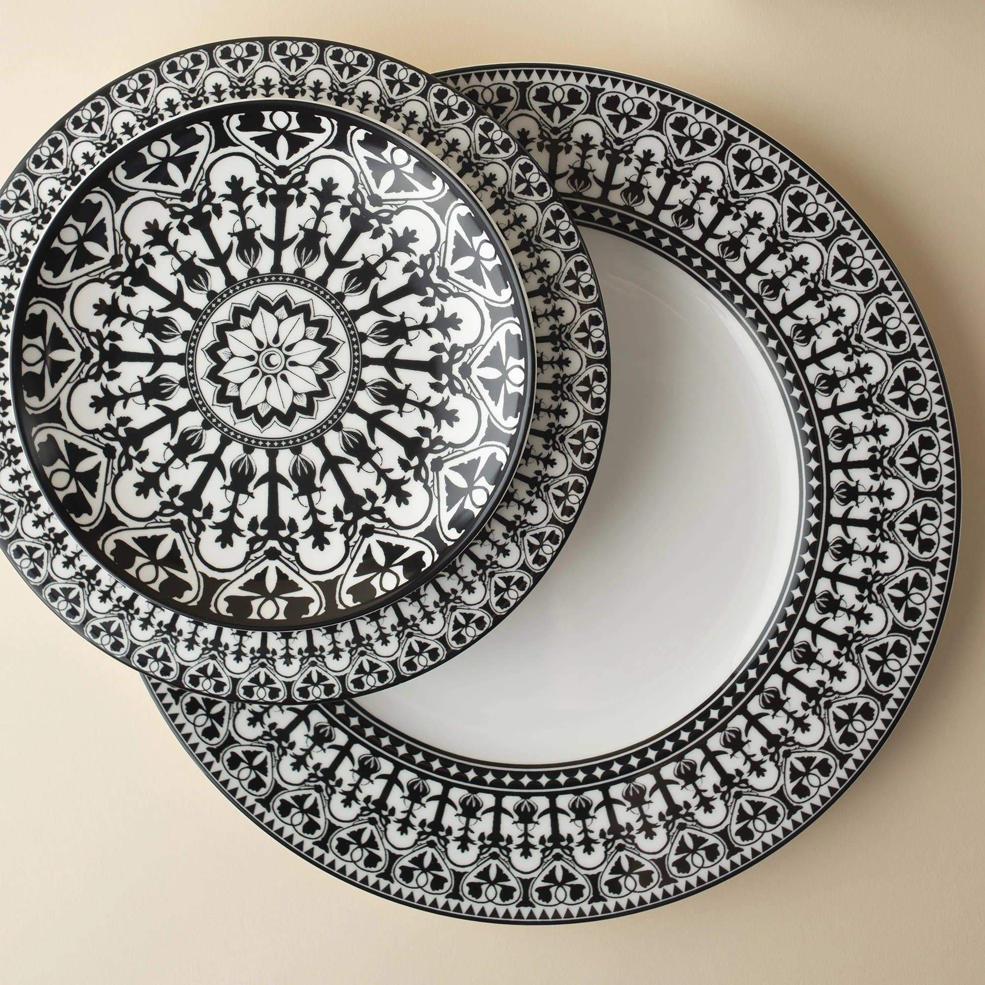 Elegant Black and White Decorative Plates: A Comprehensive Guide