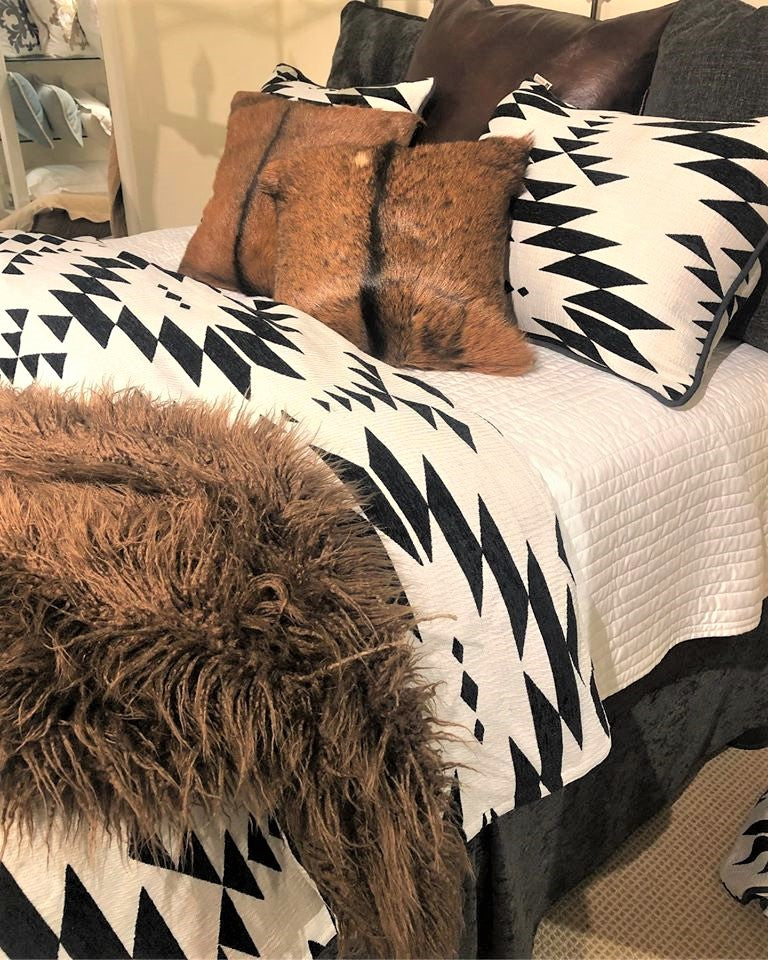 Oxbow black and white bedding with bedding accents - Your Western Decor