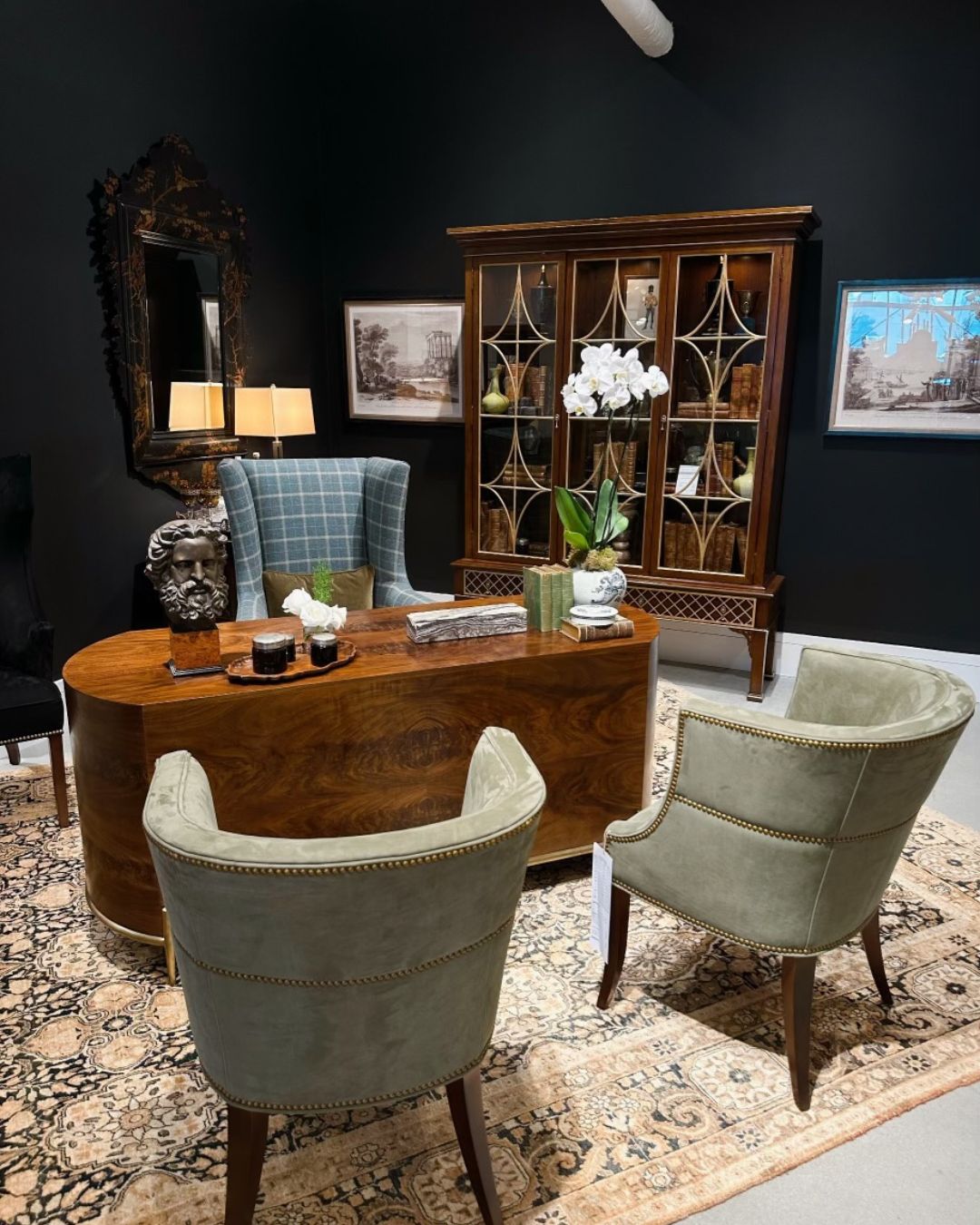 How to Decorate With an Accent Chair in Office: Stylish Tips
