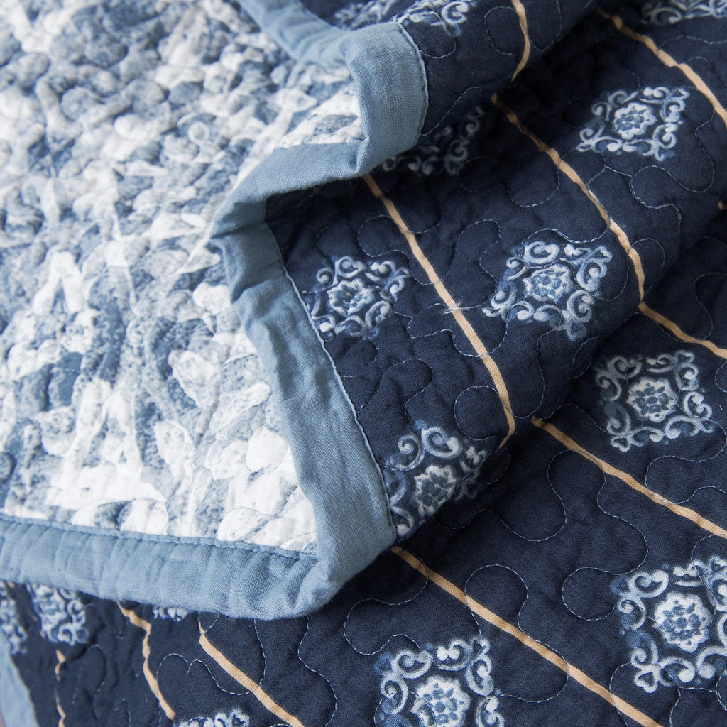 Greystone Sky Reversible Quilt Detail - Your Western Decor